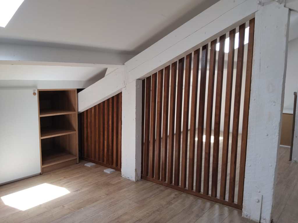 claustra bois massif comble forme triangulaire 